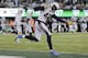 Chris McCain, defensive end de los Chargers de Los Ángeles, festeja en la segunda mitad del encuentro realizado el domingo 24 de diciembre de 2017, ante los Jets de Nueva York (AP Foto/Seth Wenig)
