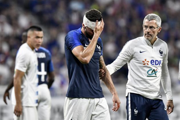 France's forward Olivier Giroud leaves the pitch after suffering a head injury during the friendly football match between France and USA at the at the Parc Olympique lyonnais stadium in Decines-Charpieu, near Lyon on June 9, 2018. (Photo by JEFF PACHOUD / AFP)        (Photo credit should read JEFF PACHOUD/AFP/Getty Images)