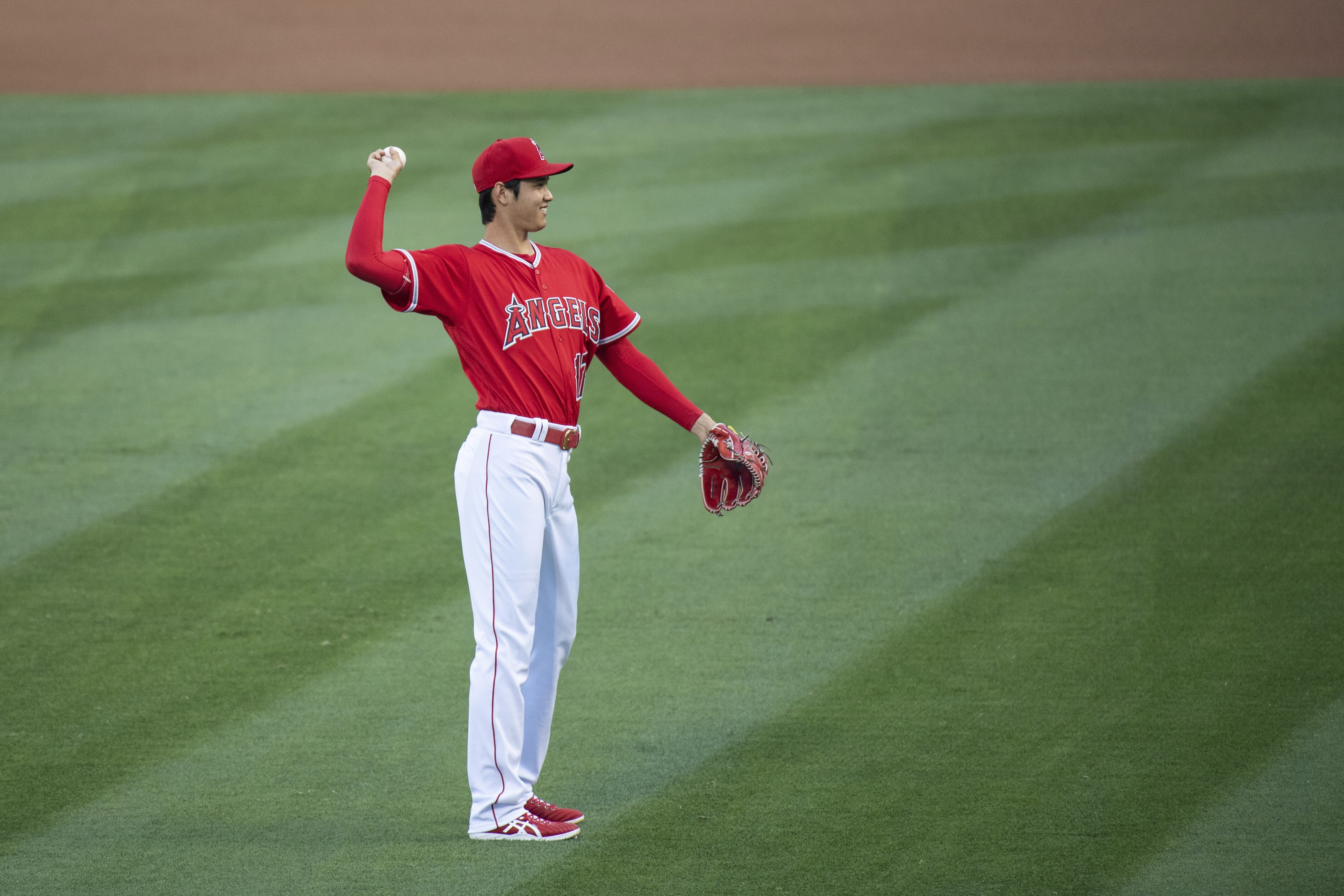 Los Angeles Angels starting pitcher Shohei Ohtani warms up before a baseball game in Anaheim, Calif., Wednesday, June 6, 2018. (AP Photo/Kyusung Gong)