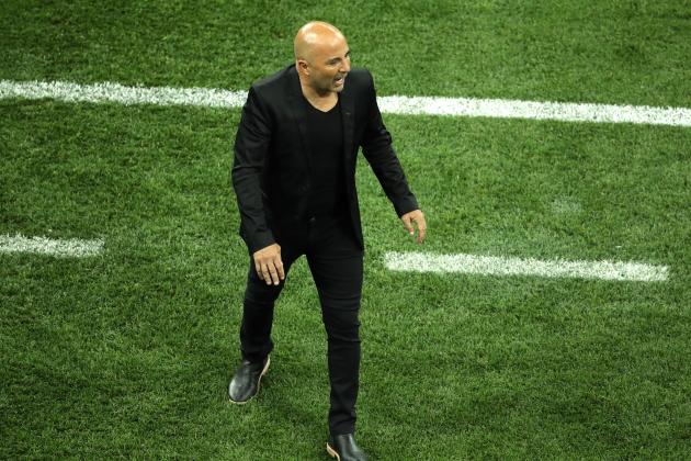 NIZHNY NOVGOROD, RUSSIA - JUNE 21:  Jorge Sampaoli, Head coach of of Argentina reacts during the 2018 FIFA World Cup Russia group D match between Argentina and Croatia at Nizhny Novgorod Stadium on June 21, 2018 in Nizhny Novgorod, Russia.  (Photo by Clive Mason/Getty Images)