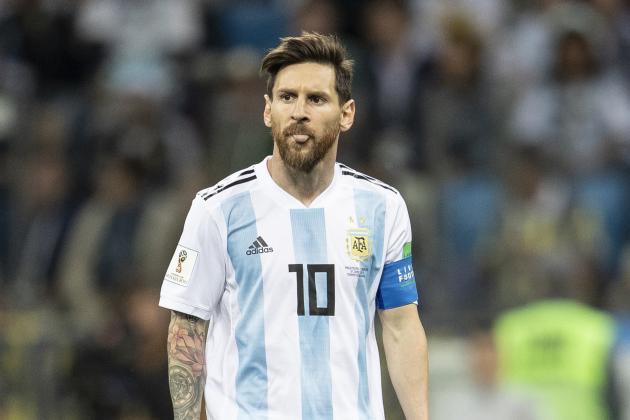 NIZHNIY NOVGOROD, RUSSIA - JUNE 21:  Lionel Messi of Argentina runs with the ball during the 2018 FIFA World Cup Russia group D match between Argentina and Croatia at Nizhny Novgorod Stadium on June 21, 2018 in Nizhny Novgorod, Russia.  (Photo by Fred Lee/Getty Images)