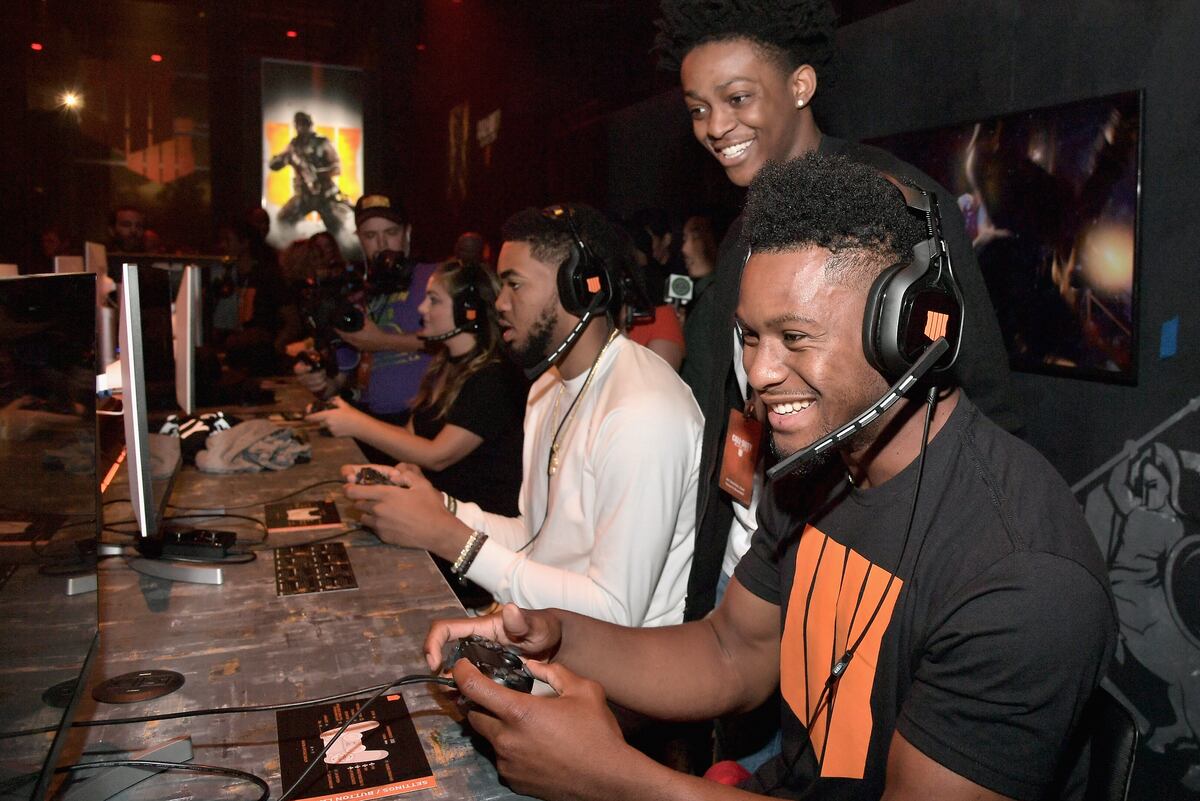 Juju Smith Schuster Signs 6 Figure Endorsement Deal With Esports Brand Hyperx Bleacher Report Latest News Videos And Highlights