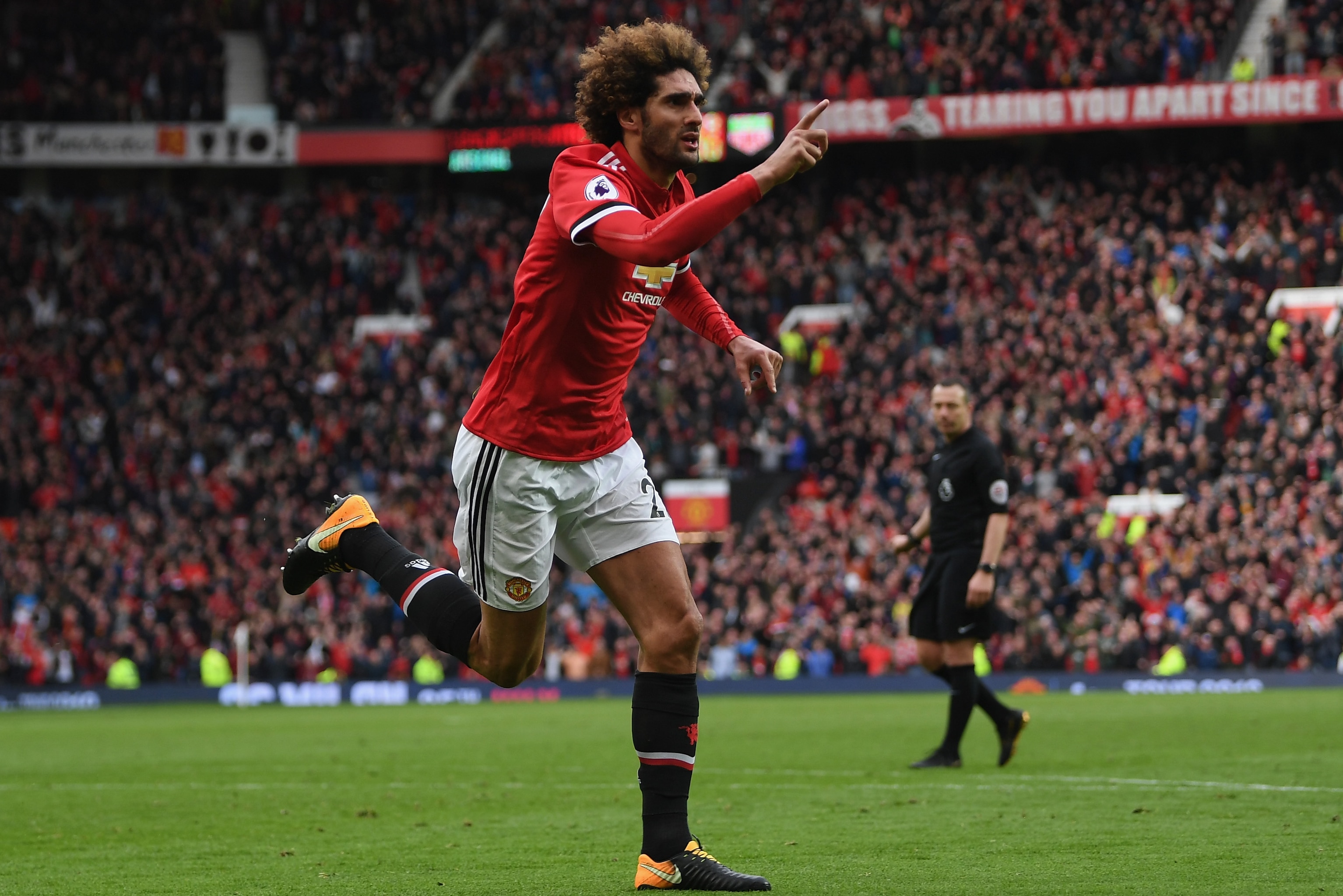 Marouane Fellaini To Reportedly Sign New Two Year Contract At Manchester United Bleacher Report Latest News Videos And Highlights