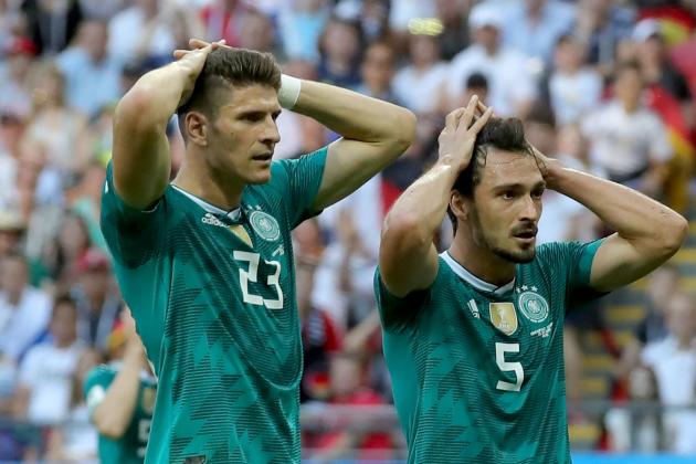 KAZAN, RUSSIA - JUNE 27:  Mario Gomez of Germany and Mats Hummels  of Germany react after a missed chance during the 2018 FIFA World Cup Russia group F match between Korea Republic and Germany at Kazan Arena on June 27, 2018 in Kazan, Russia.  (Photo by Alexander Hassenstein/Getty Images, )