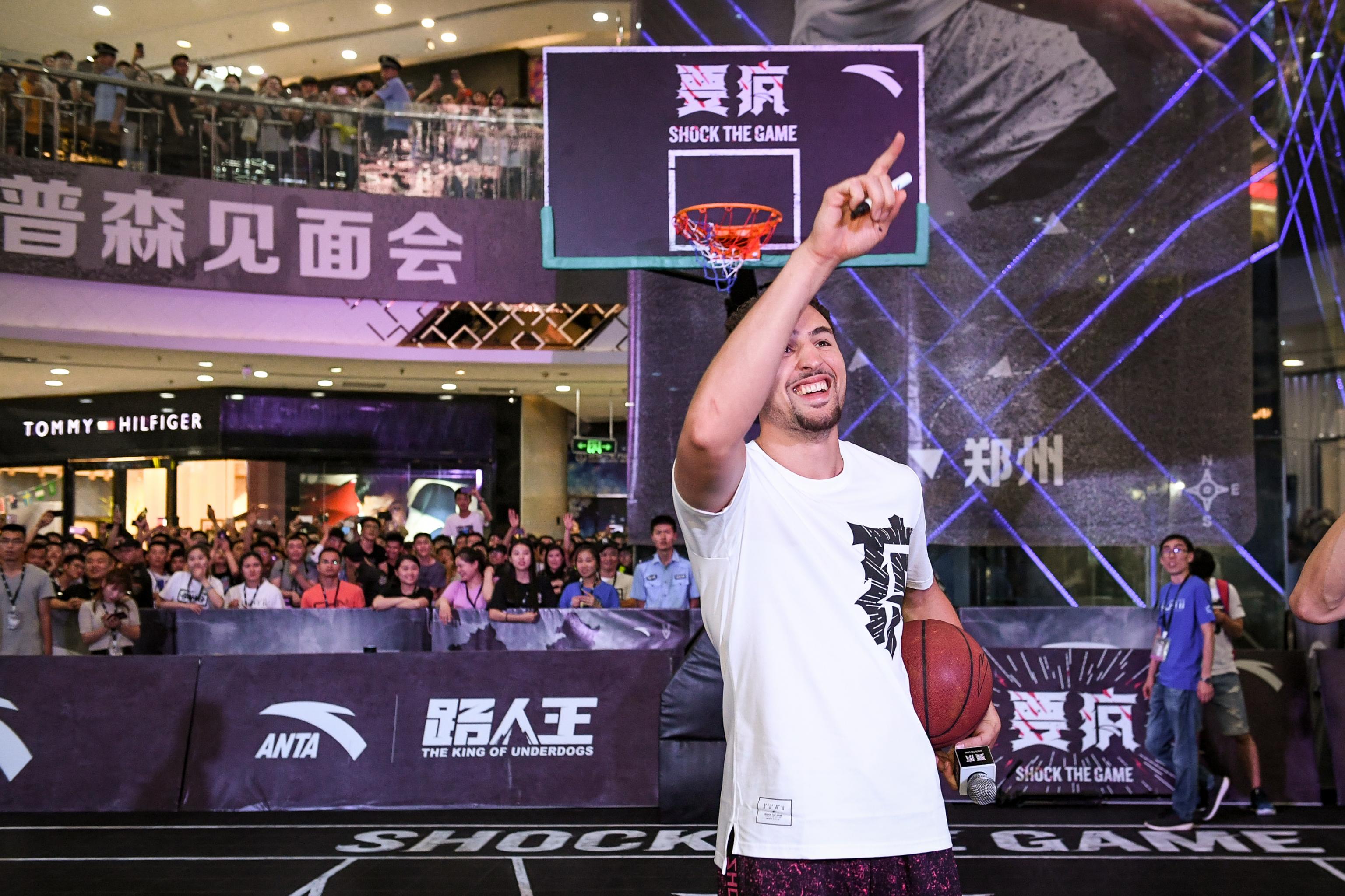 Warriors' Klay Thompson scores sports drink, Chinese shoe deals