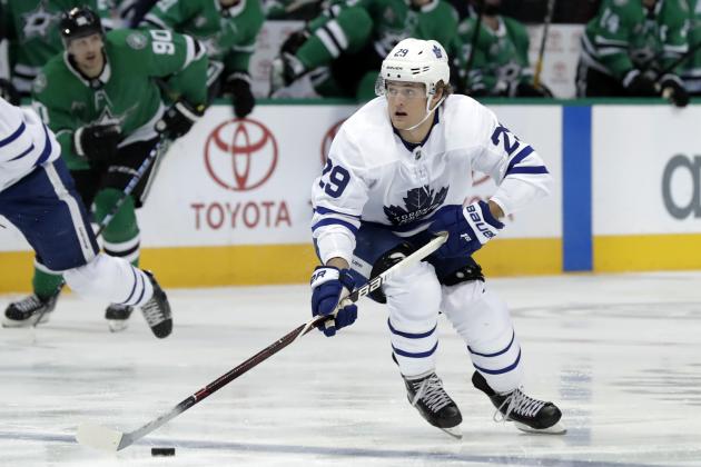 Toronto Maple Leafs center William Nylander (29) controls the puck during an NHL hockey game against the Dallas Stars on Thursday, Jan. 25, 2018, in Dallas. (AP Photo/Tony Gutierrez)