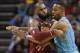   LeBron James of Cleveland Cavaliers, left, confronts Dwight Howard of Charlotte Hornets, right, for the position in the first half of an NBA basketball game in Charlotte, North Carolina on 15 November 2017. (Photo AP / Chuck Burton 