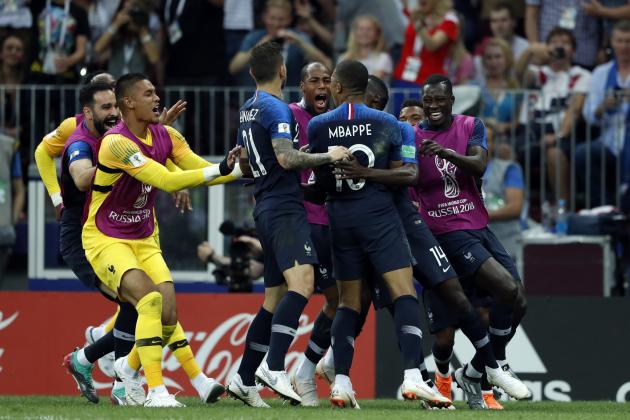 (l-r) Lucas Hernandez of France, Kylian Mbappe of France, Blaise Matuidi of France during the 2018 FIFA World Cup Russia Final match between France and Croatia at the Luzhniki Stadium on July 15, 2018 in Moscow, Russia(Photo by VI Images via Getty Images)