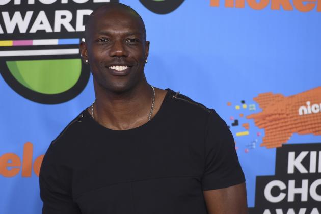 Terrell Owens arrives at the Kids' Choice Awards at The Forum on Saturday, March 24, 2018, in Inglewood, Calif. (Photo by Jordan Strauss/Invision/AP)