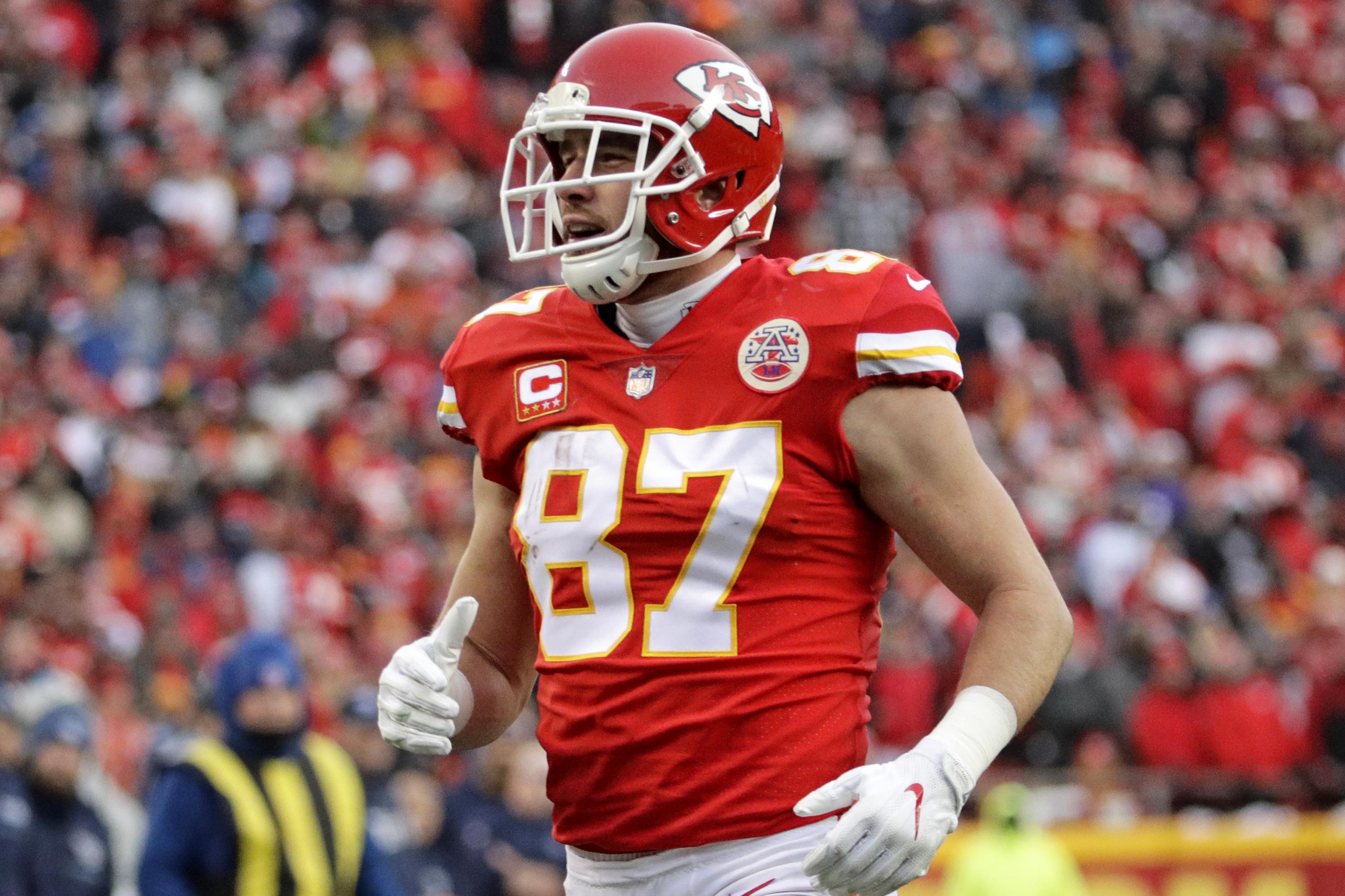 Chiefs TE Travis Kelce surprised 10 kids with shopping sprees and they were  the happiest - Arrowhead Pride