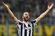 MILAN, ITALY - APRIL 28: Gonzalo Gerardo Higuain of Juventus celebrates after scoring his team third goal during the serie A match between FC Internazionale and Juventus at Stadio Giuseppe Meazza on April 28, 2018 in Milan, Italy. (Photo by Alessandro Sabattini/Getty Images)