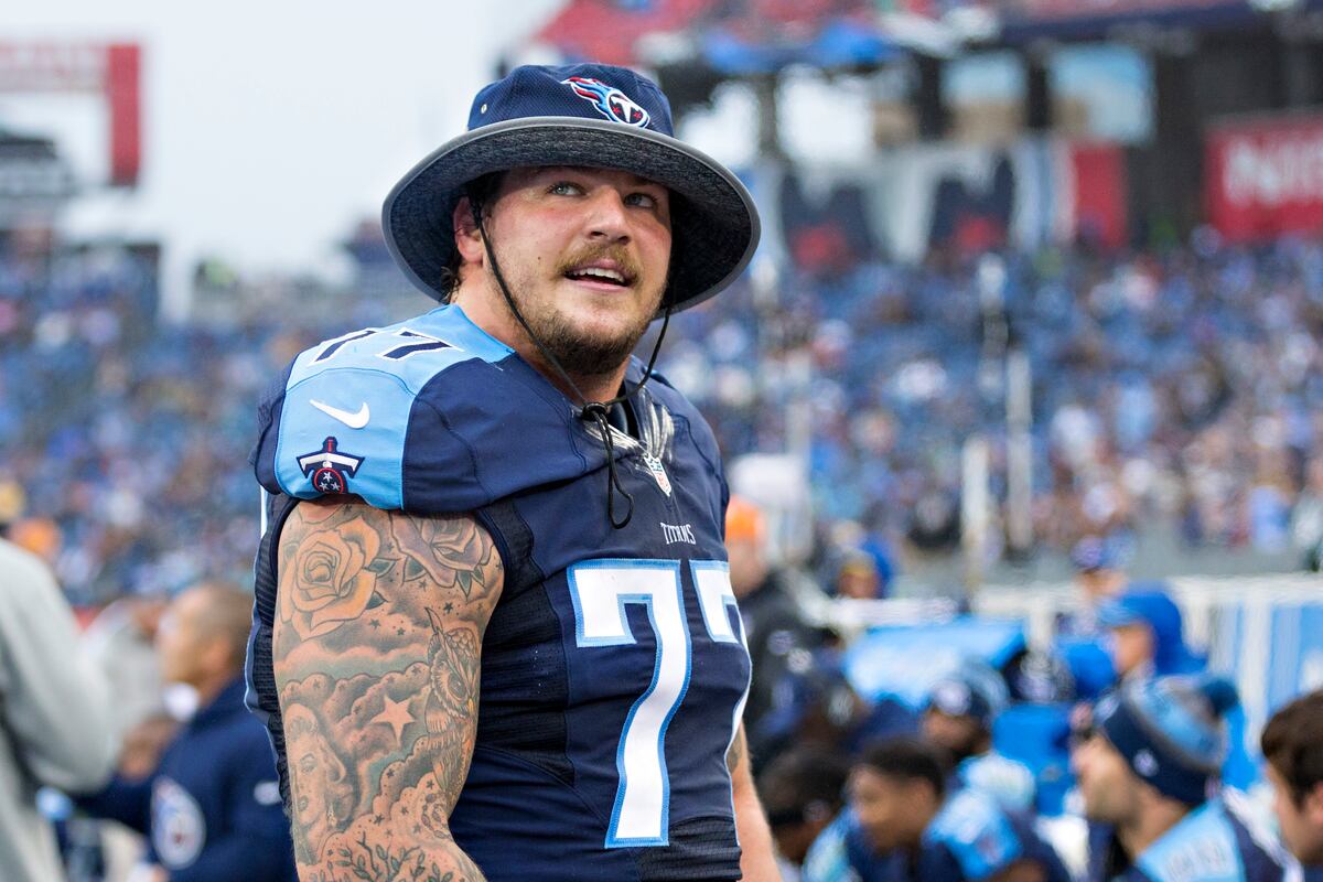 Report: Taylor Lewan, Titans Make 'Progress' in Contract ...