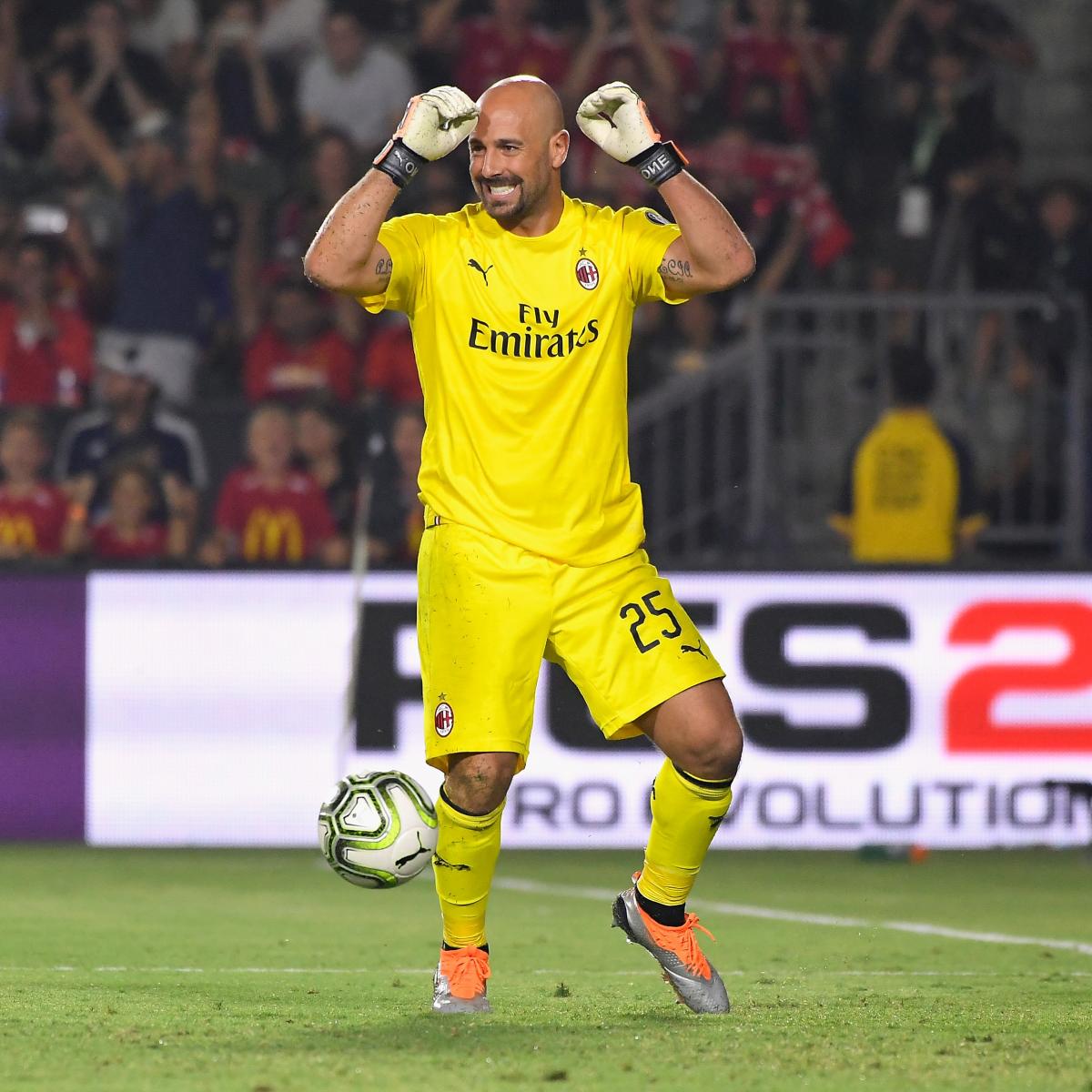 Besætte burst køn Pepe Reina Wants AC Milan Stay Amid Chelsea Transfer Rumours | News,  Scores, Highlights, Stats, and Rumors | Bleacher Report