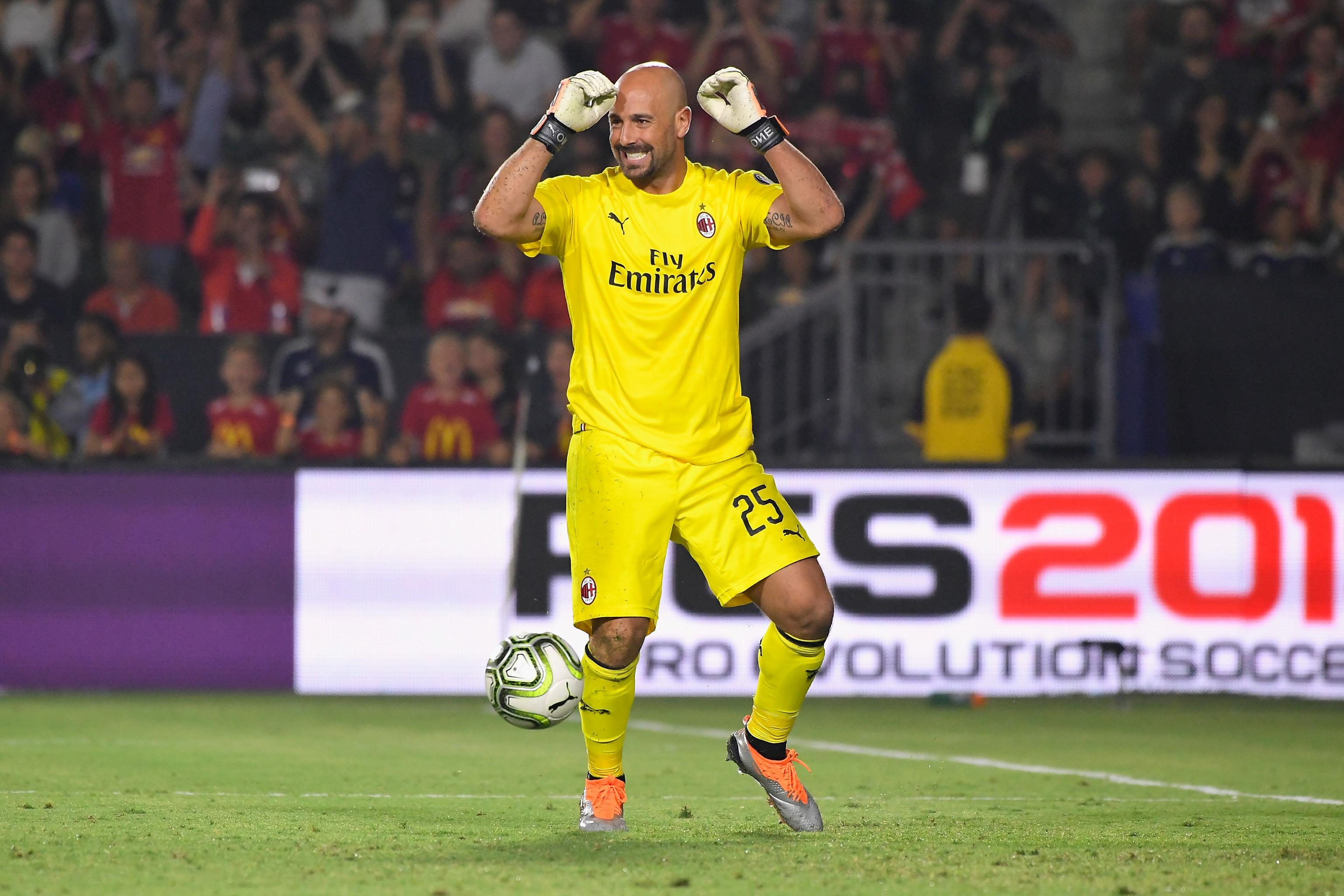 Besætte burst køn Pepe Reina Wants AC Milan Stay Amid Chelsea Transfer Rumours | News,  Scores, Highlights, Stats, and Rumors | Bleacher Report