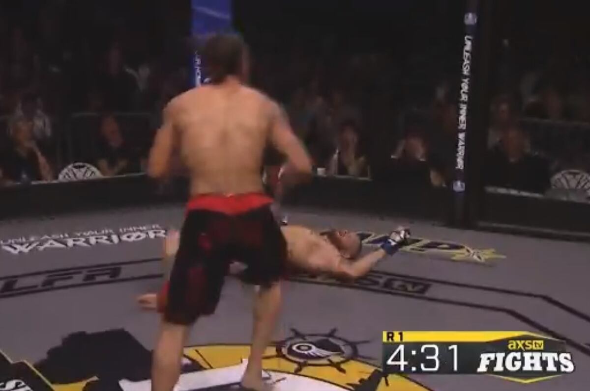 Mma Fighter Lands Monster Ko Blow In Wildest 31 Second Fight Of 18 Bleacher Report Latest News Videos And Highlights