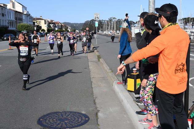 SAN FRANCISCO, CA - APRIL 08:  Supporters cheer on participants in the United Airlines Rock 'N' Roll Half Marathon San Francisco on April 8, 2018 in San Francisco, California.  (Photo by Robert Reiners/Getty Images for Rock 'N' Roll Marathon)
