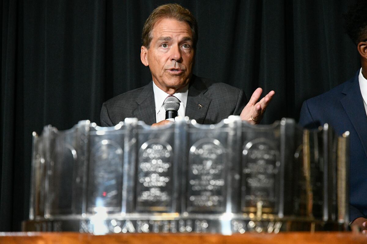 Preseason College Football Rankings 2018: Release Info for Amway ...