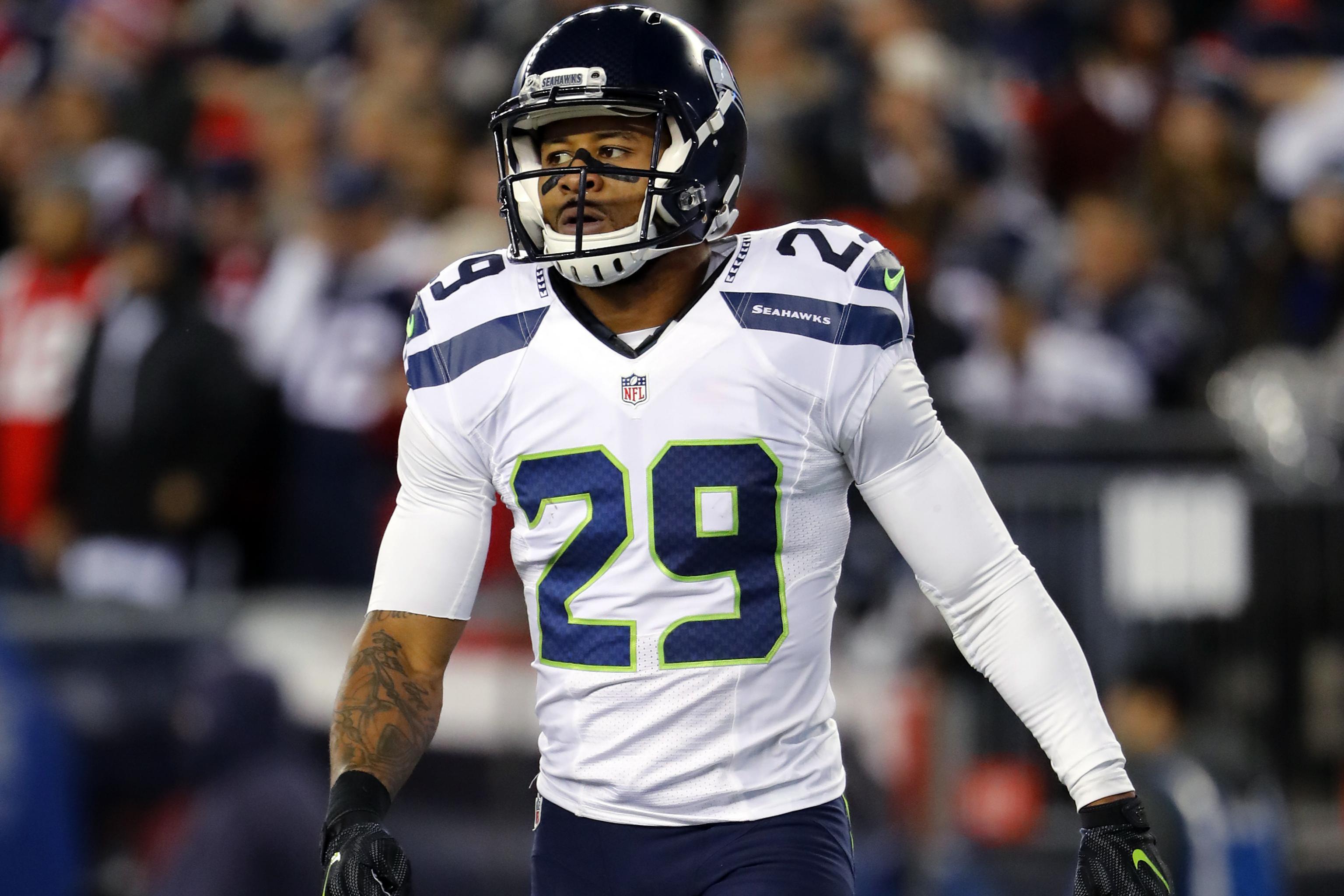 Six-time Pro Bowl free safety Earl Thomas ends holdout with