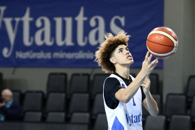 US basketball player Lamelo Ball takes part in his first training session in Prienai, Lithuania, where he will play for the Vytautas club on January 5, 2018.
Basketball-crazed Lithuania welcomed LiAngelo and LaMelo Ball, the two youngest sons of flamboyant Los Angeles entrepreneur LaVar Ball who recently made headlines due to a feud with US President Donald Trump. / AFP PHOTO / Petras Malukas (Photo credit should read PETRAS MALUKAS/AFP/Getty Images)