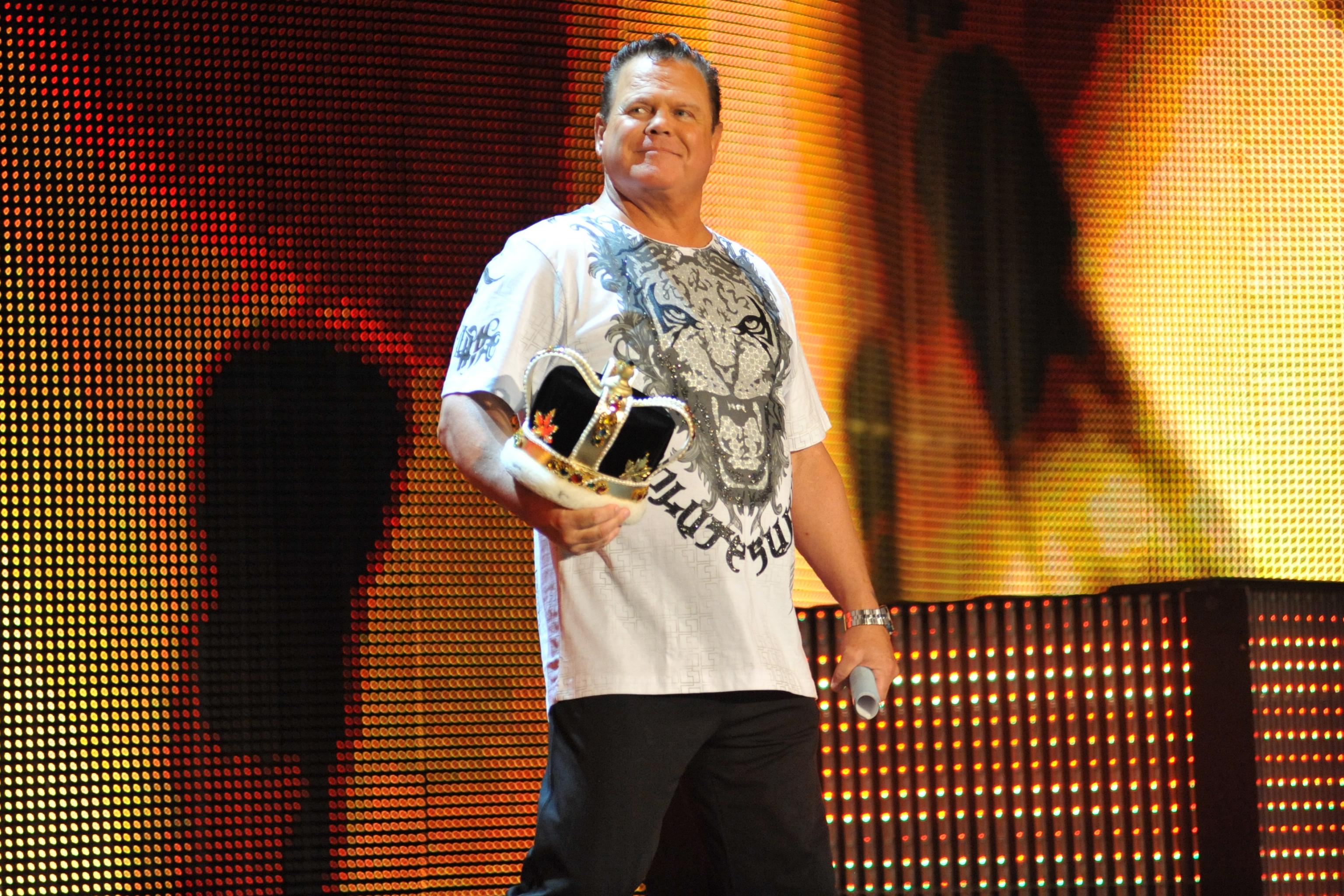 WWE star Jerry Lawler pays 'ring gear' homage to son Brian - BBC News