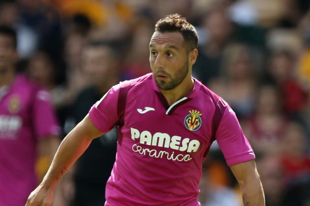 WOLVERHAMPTON, ENGLAND - AUGUST 04: Santi Cazorla of Villareal runs with the ball during the pre-season friendly match between Wolverhampton Wanderers and Villareal at Molineux on August 4, 2018 in Wolverhampton, England. (Photo by David Rogers/Getty Images)