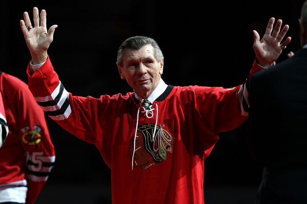 CHICAGO, IL - JANUARY 09: Former player Stan Mikita of the Chicago Blackhawks is introduced to the crowd during a Heritage Night to honor the 1961 Stanley Cup Championship team before a game against the New York Islanders at the United Center on January 9, 2011 in Chicago, Illinois. (Photo by Jonathan Daniel/Getty Images)