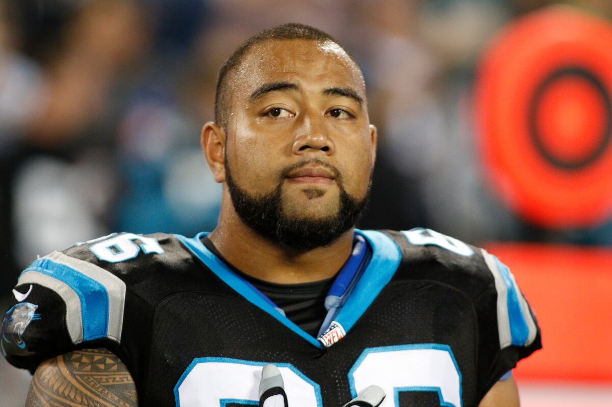 Panthers' Amini Silatolu to Undergo Surgery on Knee Injury After