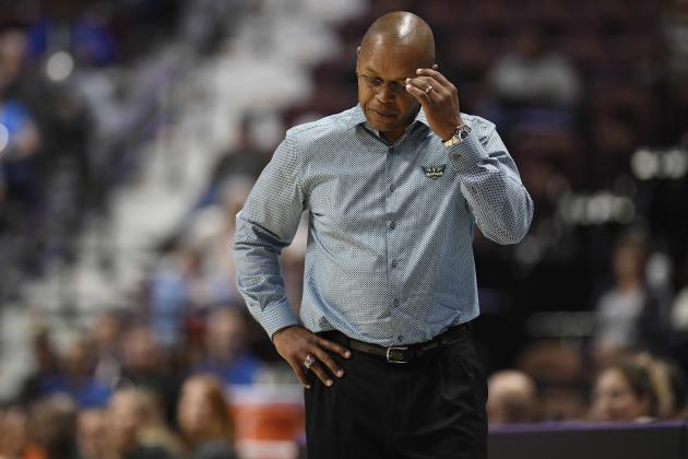 Dallas Wings head coach Fred Williams during a preseason WNBA basketball game, Tuesday, May 8, 2018, in Uncasville, Conn. (AP Photo/Jessica Hill)