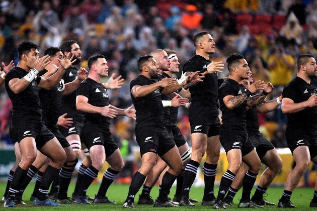 BRISBANE, AUSTRALIA - OCTOBER 21:  The All Blacks perform the haka before the Bledisloe Cup match between the Australian Wallabies and the New Zealand All Blacks at Suncorp Stadium on October 21, 2017 in Brisbane, Australia.  (Photo by Bradley Kanaris/Getty Images)