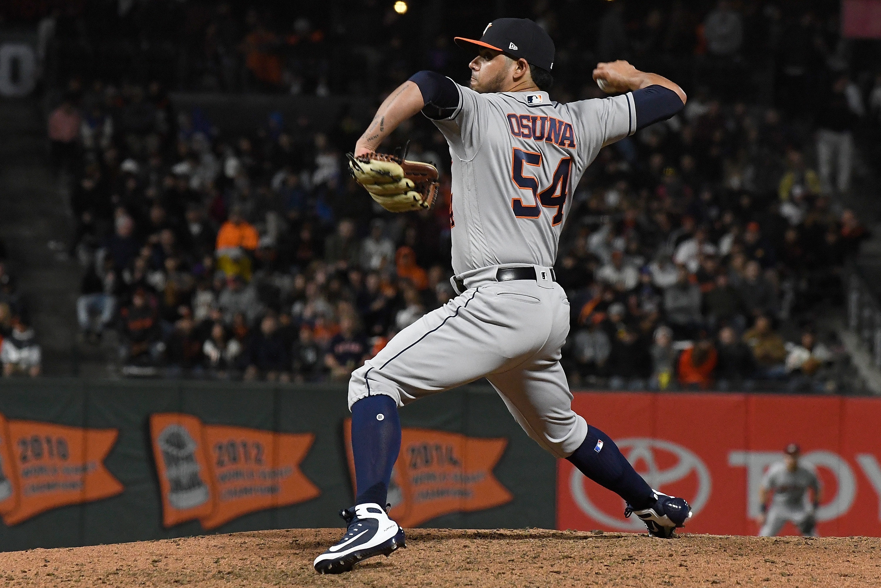 Roberto Osuna looks past 2018, ready to close for Houston Astros