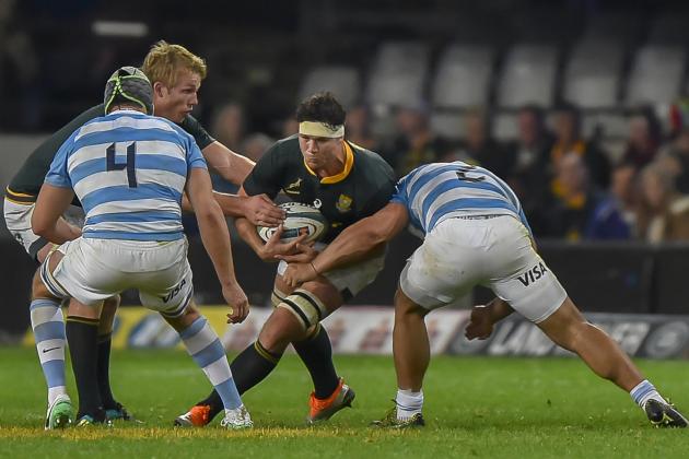 South Africa's flanker Francois Louw (C) is tackled by Argentina's hooker and captain Agustin Creevy (R) during The Rugby Championship rugby union match between South Africa and Argentina at Johnson Kings Park Stadium in Durban on August 18, 2018. (Photo by Christiaan Kotze / AFP)        (Photo credit should read CHRISTIAAN KOTZE/AFP/Getty Images)