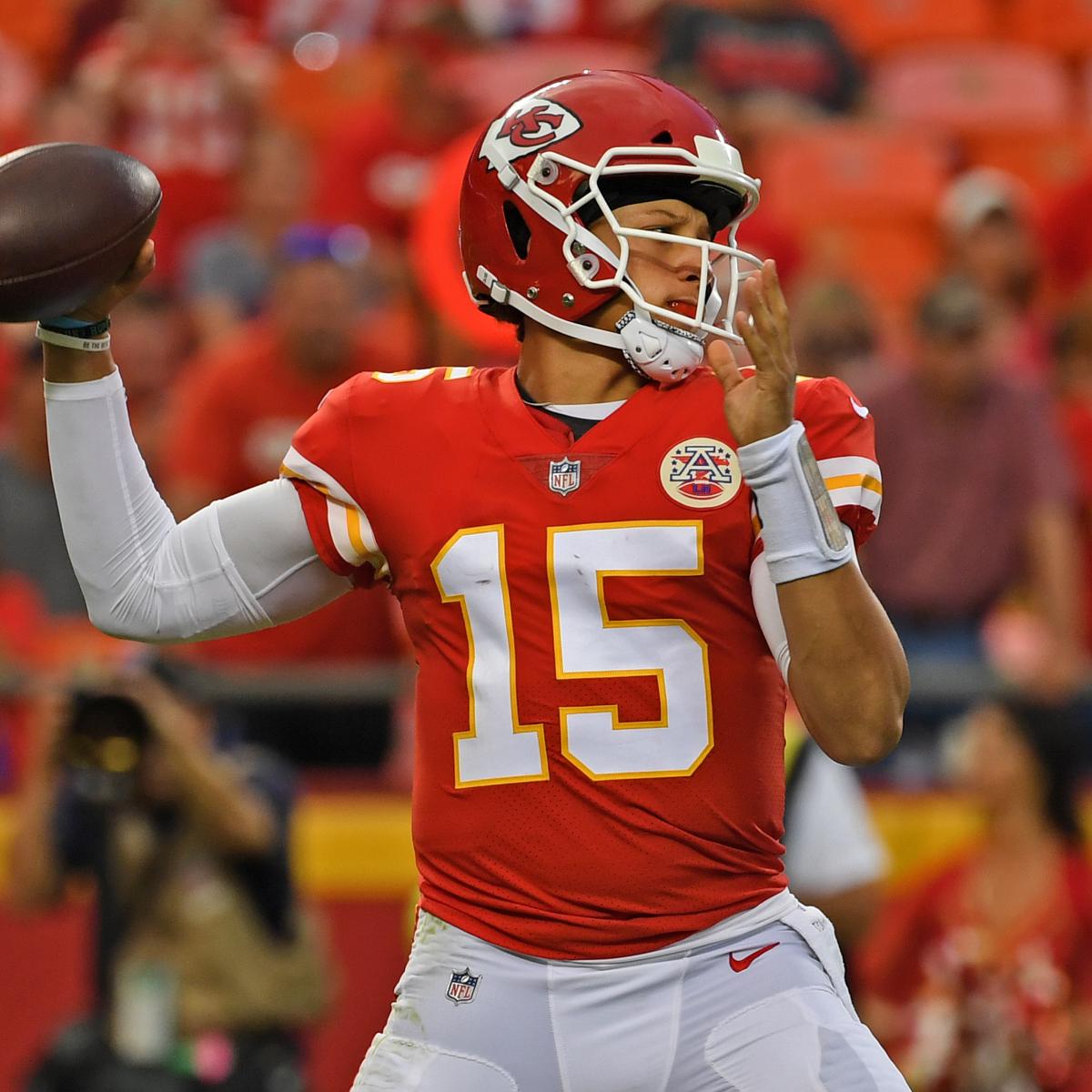 Report Chiefs QB Patrick Mahomes' Knee Injury Diagnosed as Dislocated