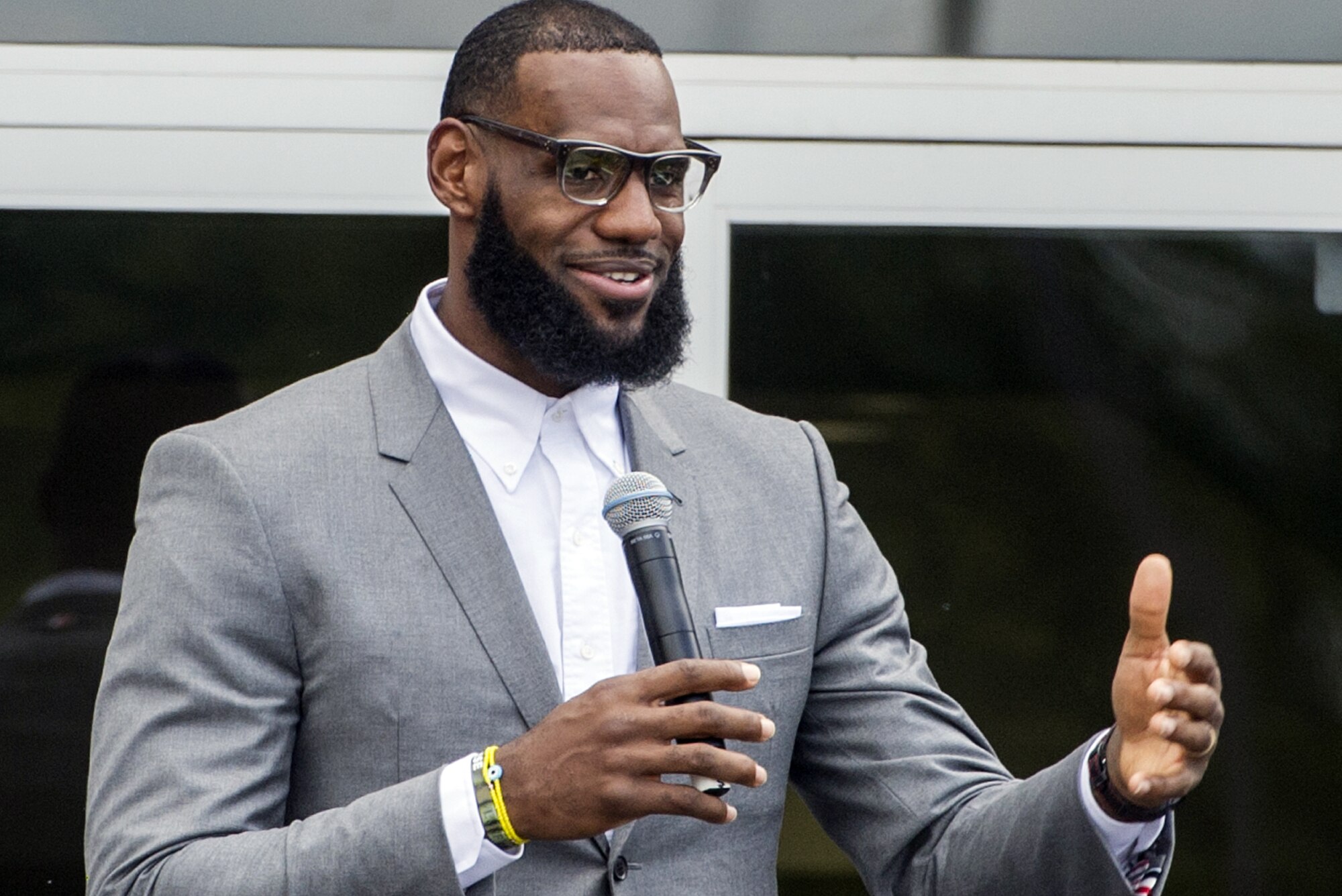 lebron james colin kaepernick shirt