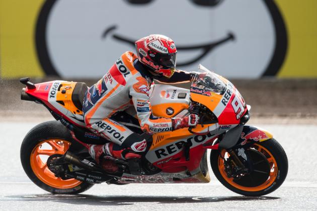 Repsol Honda Team's Spanish rider Marc Marquez rides during a MotoGP qualifying session of the motorcycling British Grand Prix at Silverstone circuit in Northamptonshire, southern England, on August 25, 2018. (Photo by OLI SCARFF / AFP)        (Photo credit should read OLI SCARFF/AFP/Getty Images)