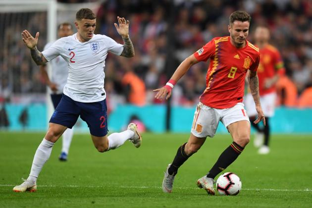 LONDON, ENGLAND - SEPTEMBER 08: Saul Niguez of Spain holds off Kieran Trippier of England during the UEFA Nations League A group four match between England and Spain at Wembley Stadium on September 8, 2018 in London, United Kingdom. (Photo by Michael Regan/Getty Images)