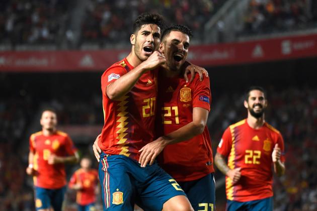 Spain's midfielder Marco Asensio (L) celebrates with Spain's midfielder Dani Ceballos after scoring a goal during the UEFA Nations League A group 4 football match between Spain and Croatia at the Manuel Martinez Valero stadium in Elche on September 11, 2018. (Photo by JOSE JORDAN / AFP)        (Photo credit should read JOSE JORDAN/AFP/Getty Images)