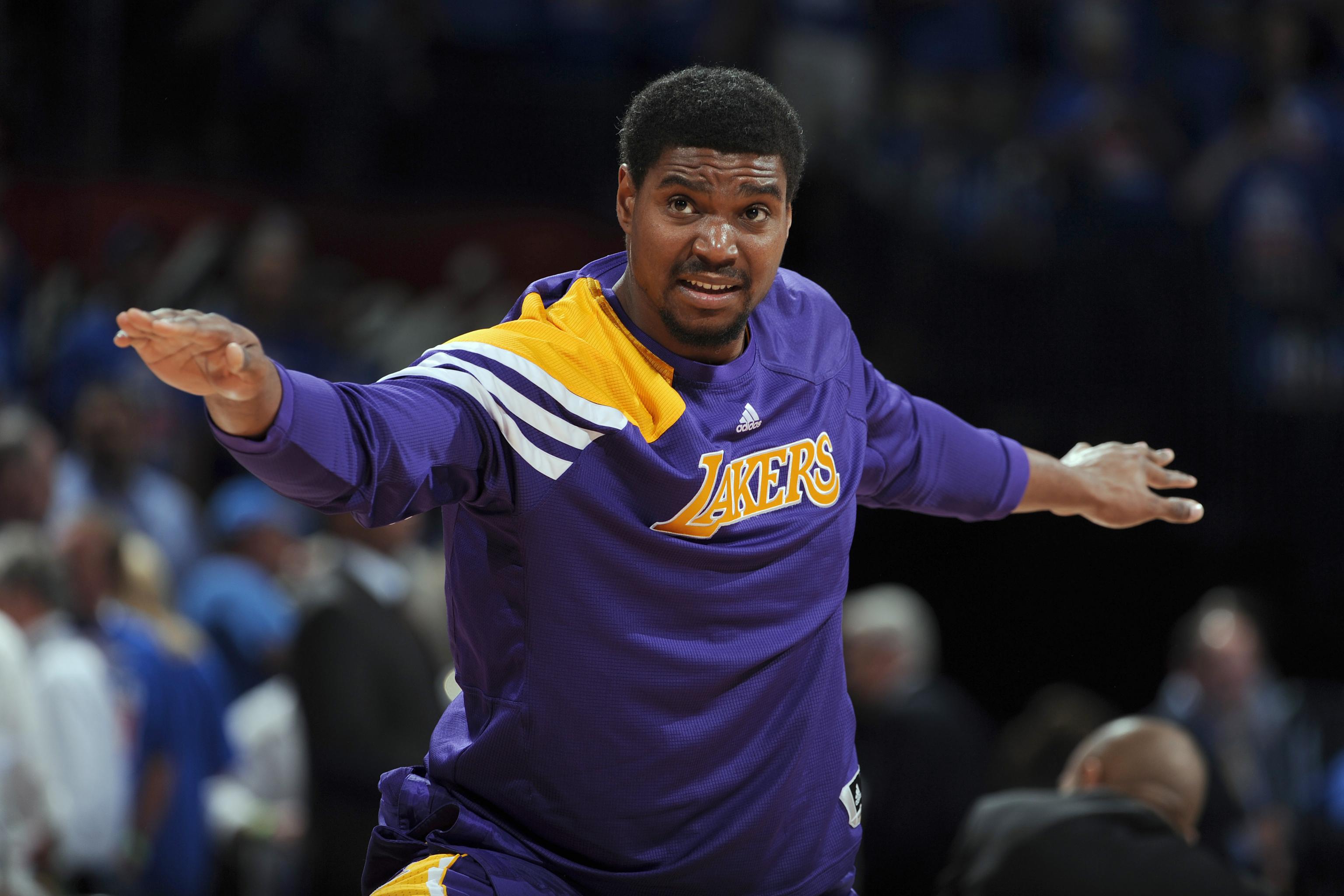 Photo: LOS ANGELES LAKERS INTRODUCE NBA DRAFT PICK ANDREW BYNUM -  LAP2005063003 