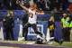 Tyler Boyd, de los Bengals de Cincinnati, anota frente a Brandon Carr, de los Ravens de Baltimore, para definir el encuentro del domingo 31 de diciembre de 2017 (AP Foto/Nick Wass)