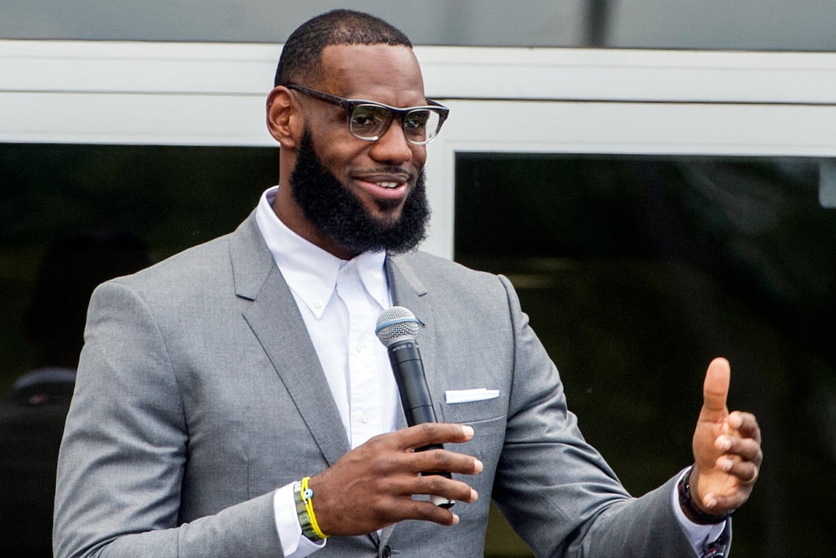 LeBron James, Elizabeth Banks Reportedly Will Produce 'Hoops' TV Drama | Bleacher Report | Latest News, Videos and Highlights