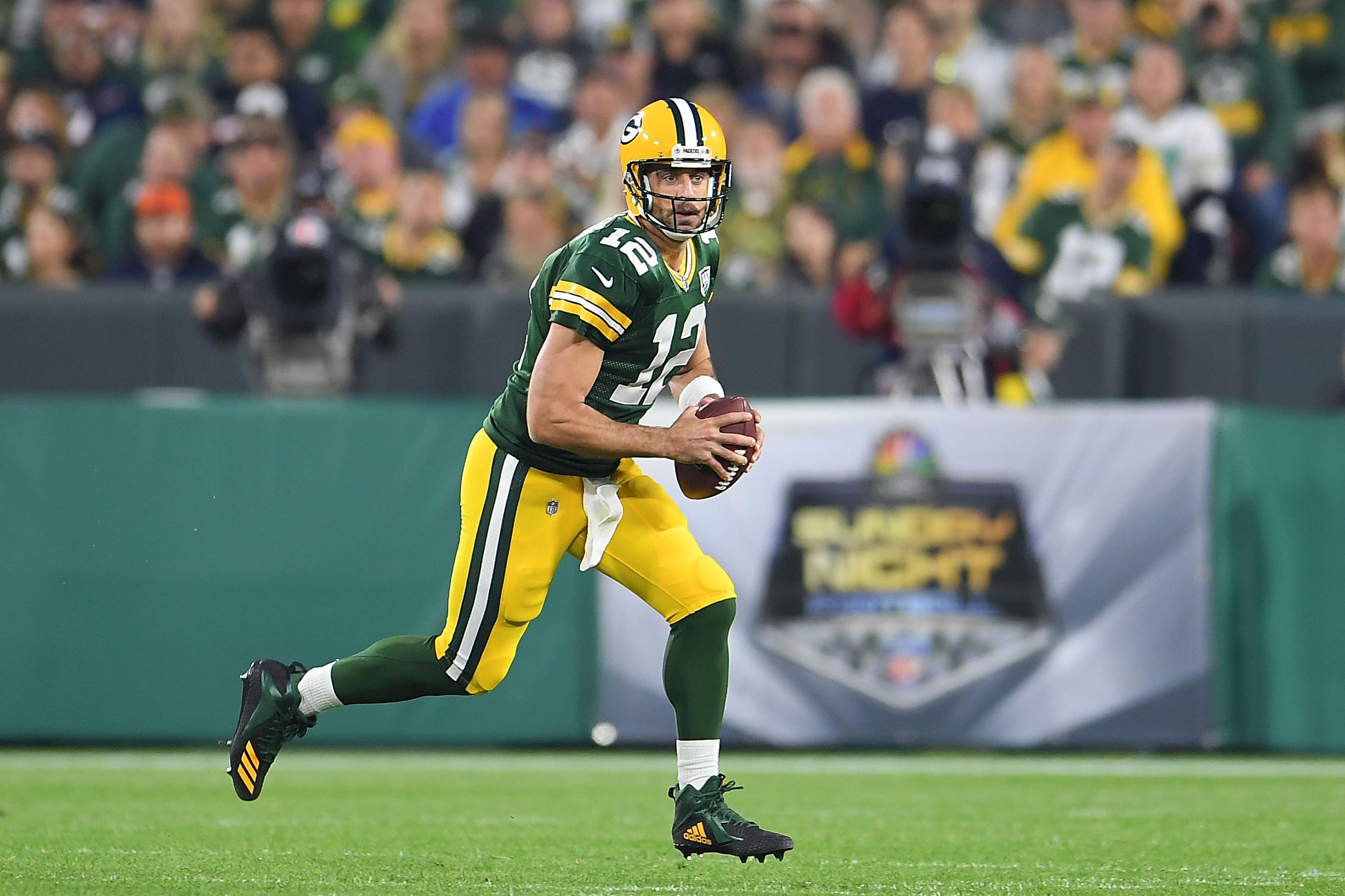 Aaron Rodgers Officially Active Vs Vikings After Unusual Knee Injury Bleacher Report Latest News Videos And Highlights