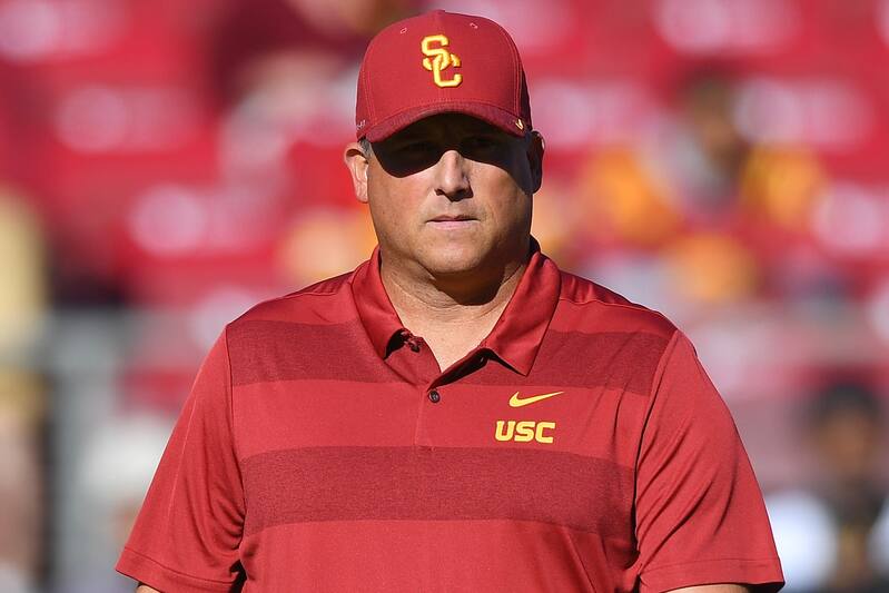 Conflicting Reports Surround Clay Helton S Status As Usc Head