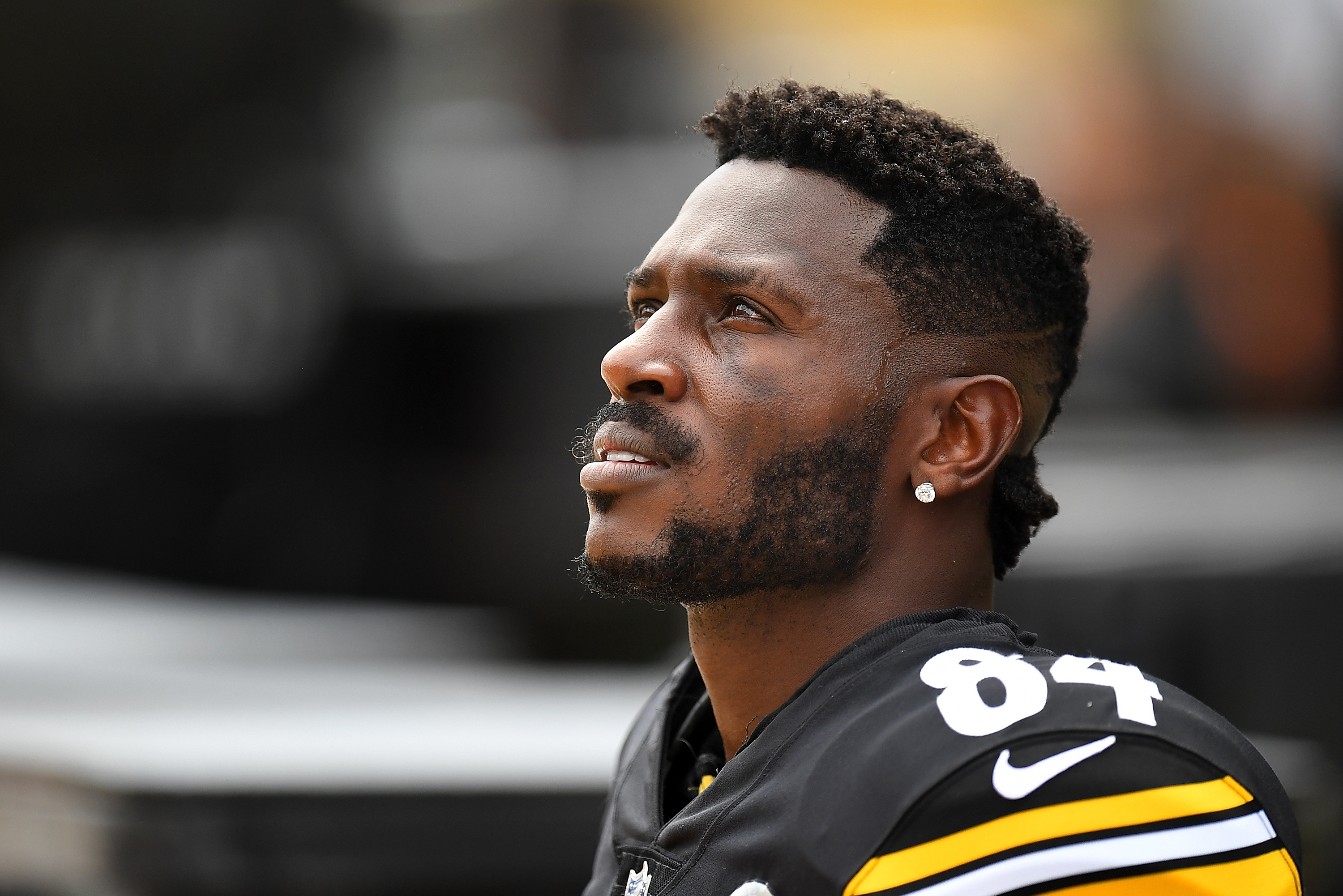 Steelers QB praises 'great teammate' Antonio Brown, who is