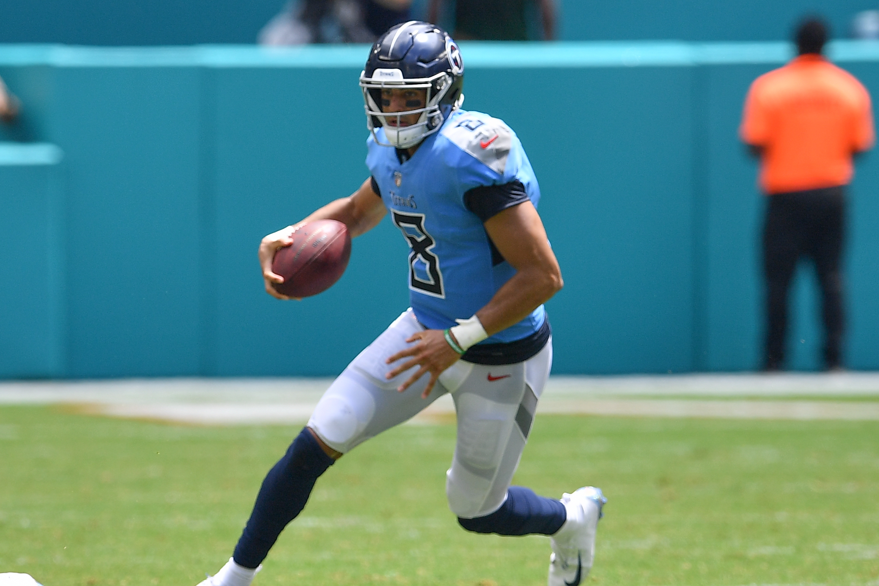 Marcus Mariota to report for Titans' voluntary offseason program