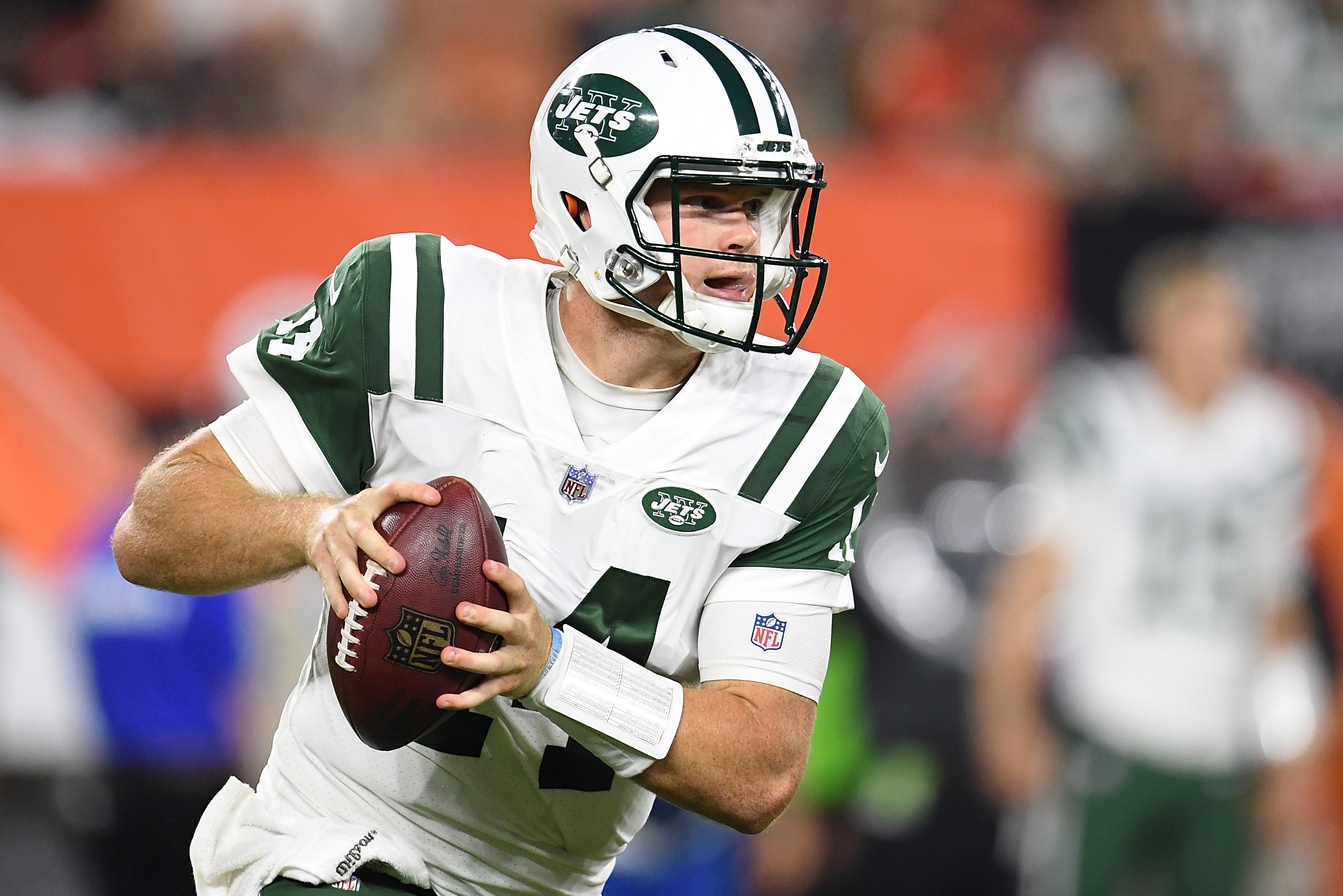 Browns' Baker Mayfield outshines Sam Darnold and Jets in Cleveland win