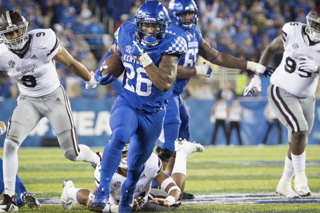 Kentucky running back Benny Snell Jr. (26) avoids the tackle of several Mississippi State and runs for a touchdown during the second half of an NCAA college football game in Lexington, Ky., Saturday, Sept. 22, 2018. (AP Photo/Bryan Woolston)