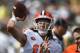Clemson quarterback Trevor Lawrence (16) warms up before the first half of a college football match between Georgia Tech and Clemson on Saturday, September 22, 2018, in Atlanta. (AP Photo / Mike Stewart)