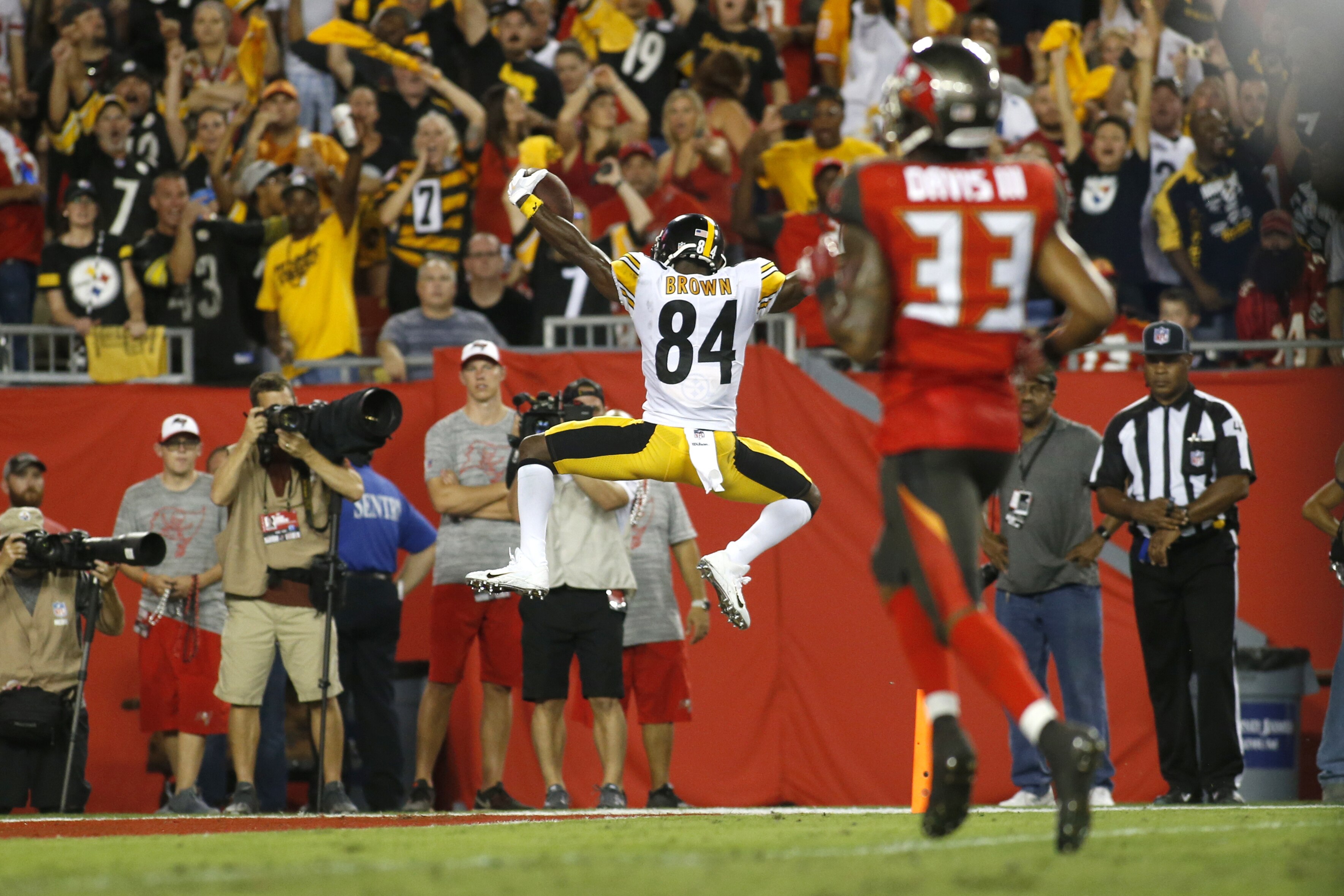 TAMPA, FL - SEPTEMBER 24:  Wide receiver Antonio Brown #84 of the Pittsburgh Steelers celebrates his 27 yard touchdown during the second quarter of a game against the Tampa Bay Buccaneers on September 24, 2018 at Raymond James Stadium in Tampa, Florida.  (Photo by Brian Blanco/Getty Images)
