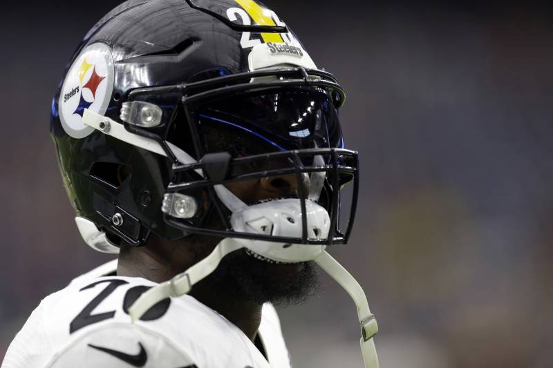 James Harrison Suggests Leveon Bell Should Return To
