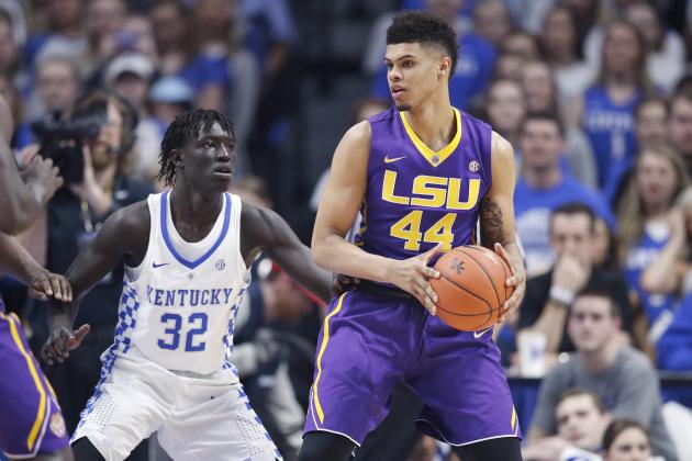 LEXINGTON, KY - FEBRUARY 07: Wayde Sims #44 of the LSU Tigers looks to the basket against Wenyen Gabriel #32 of the Kentucky Wildcats in the first half of the game at Rupp Arena on February 7, 2017 in Lexington, Kentucky. Kentucky defeated LSU 92-85. (Photo by Joe Robbins/Getty Images)