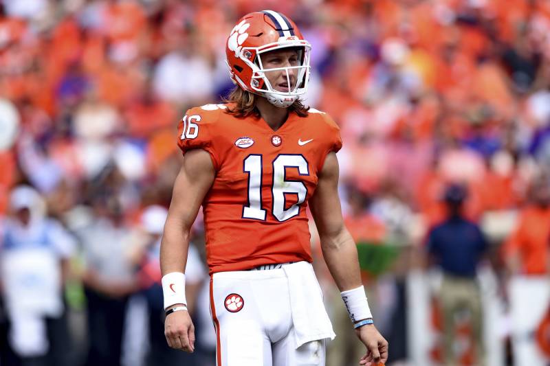 Clemson Qb Trevor Lawrence Has Neck Injury Not Concussion